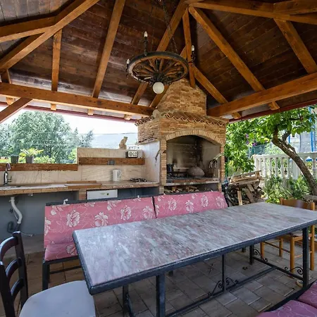 Anna-potkrovlje Apartament