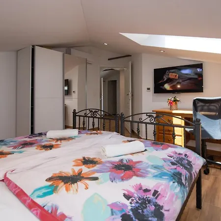 Anna-potkrovlje Apartament Ika