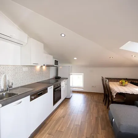 Anna-potkrovlje Apartman