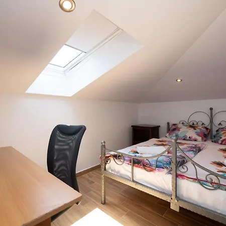 Anna-potkrovlje Apartamento