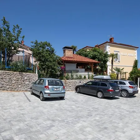 Anna-potkrovlje Apartamento *